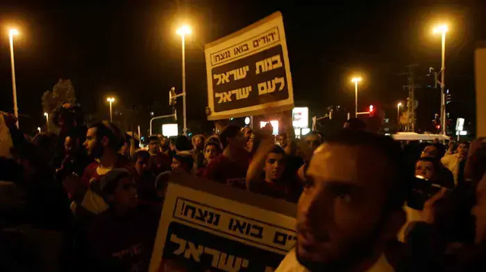 הפגנה בבת ים בתמיכה למכתב הרבנים נגד השכרת ומכירת דירות לערבית, דצמבר 2010