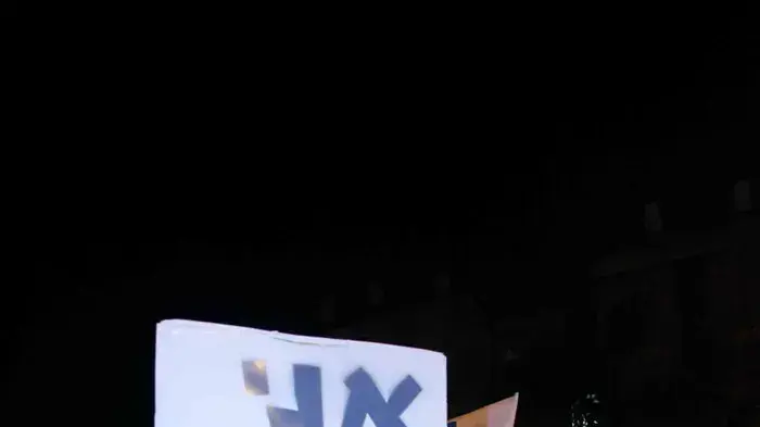 הפגנה של פעילי שמאל בבת ים נגד מכתב הרבנים המבקש לאסור מכירה או השכרת נכסים לערבים, דצמבר 2010