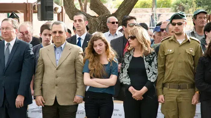 אהוד ברק בהלוויתו של האלוף לשעבר אברהם אברשה טמיר, דצמבר 2010