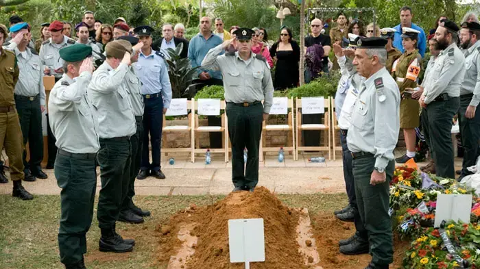 הלוויתו של האלוף לשעבר אברהם אברשה טמיר, דצמבר 2010