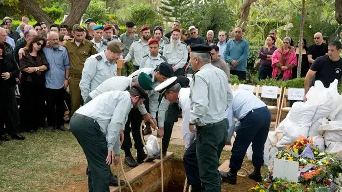 הלוויתו של האלוף לשעבר אברהם אברשה טמיר, דצמבר 2010