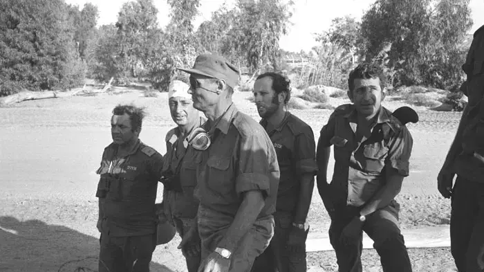 אברהם (אברשה) טמיר ז"ל במלחמת יום כיפור, עם אריאל שרון ומשה דיין אברהם (אברשה) טמיר ז"ל במלחמת יום כיפור, עם אריאל שרון ומשה דיין