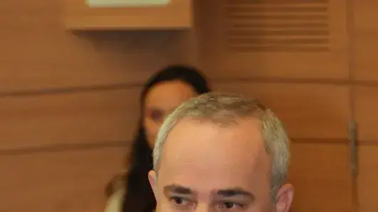 שר האוצר יובל שטייניץ בוועדת הכספים, דצמבר 2010