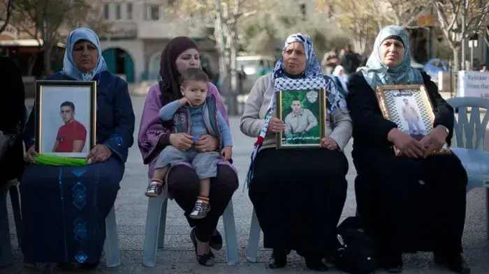 אמהות של אסירים פלסטינים המוחזקים בכלא הישראלי, בית לחם, דצמבר 2010 אמהות של אסירים פלסטינים המוחזקים בכלא הישראלי, בית לחם, דצמבר 2010