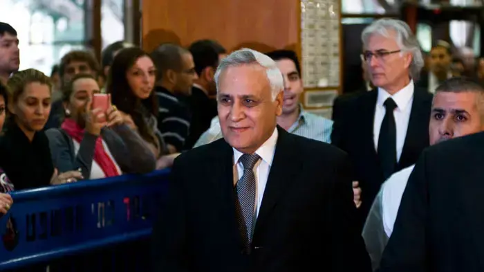 הנשיא לשעבר משה קצב בבית המשפט לקראת הכרעת דינו, דצמבר 2010