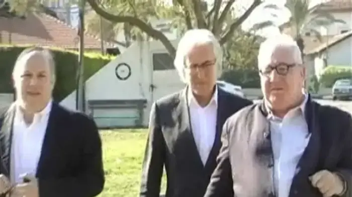 לראשונה מאז ההרשעה: קצב נועד עם פרקליטיו