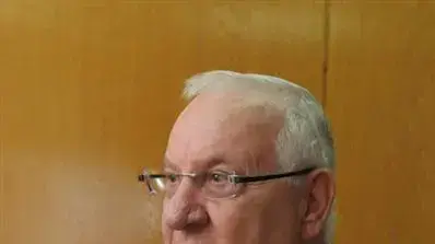 יושב ראש הכנסת ראובן רובי ריבלין בסדנא בכנסת ללימוד חברי הכנסת השימוש בפייסבוק, טוויטר, אייפד ואייפון, ינואר 2011
