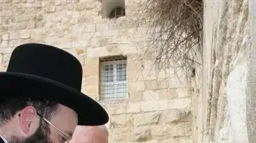 הרמטכ"ל הנבחר יואב גלנט בביקור בכותל המערבי בירושלים, ינואר 2011