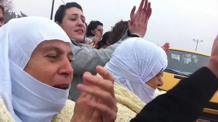 כלה סורית שעוברת את הגבול ברמת הגולן, אחרי שנתיים שלא עברה כלה, ינואר 2011