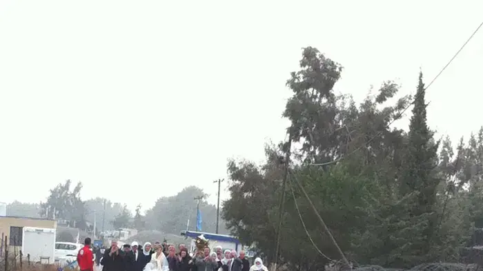 כלה סורית שעוברת את הגבול ברמת הגולן, אחרי שנתיים שלא עברה כלה, ינואר 2011