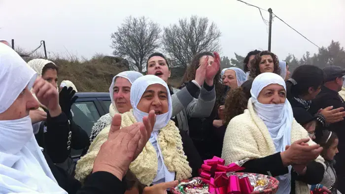 כלה סורית שעוברת את הגבול ברמת הגולן, אחרי שנתיים שלא עברה כלה, ינואר 2011