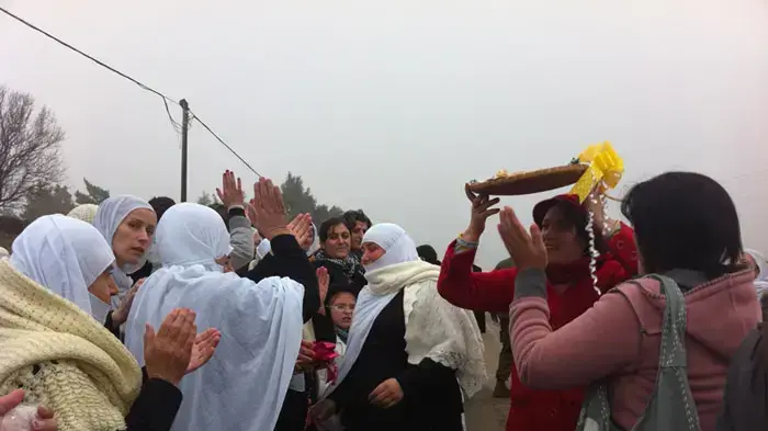 כלה סורית שעוברת את הגבול ברמת הגולן, אחרי שנתיים שלא עברה כלה, ינואר 2011