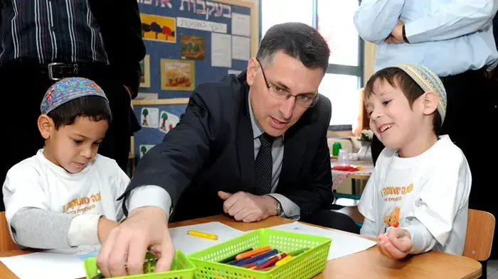 שר החינוך, גדעון סער, בחניכת 2 גני ילדים בשכונה הצפונית באלקנה, 