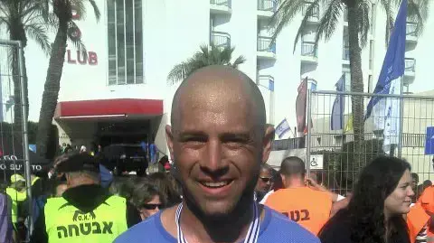 עידן אבני בסיום מרתון טבריה עידן אבני בסיום מרתון טבריה