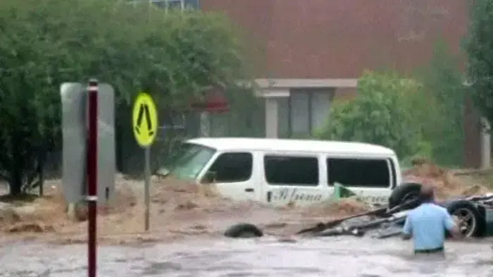 השיטפונות בקווינסלנד: לפחות 2 הרוגים בגל דמוי צונאמי