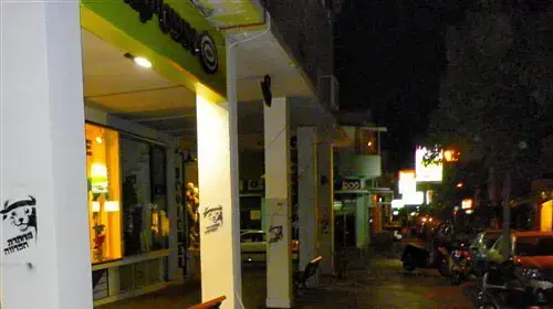 גרפיטי בתל אביב נגד ניסויים בבעלי חיים ותעשיית הפרוות גרפיטי בתל אביב נגד ניסויים בבעלי חיים ותעשיית הפרוות