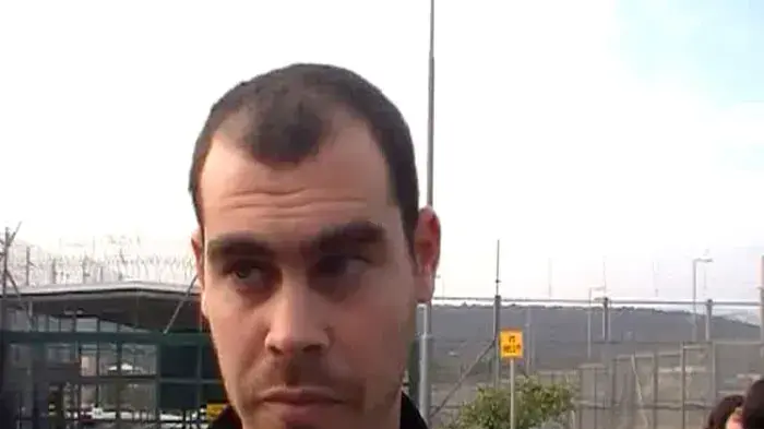 פעיל השמאל יונתן פולק החל לרצות את עונשו