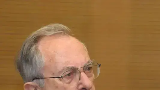 שר הביטחון לשעבר משה ארנס בועדה לביקורת המדינה, ינואר 2011