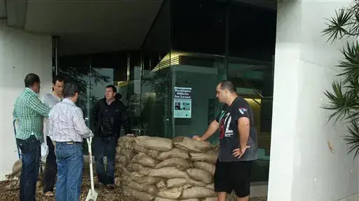 בבריסביין שבאוסטרליה נערכים לשיטפונות