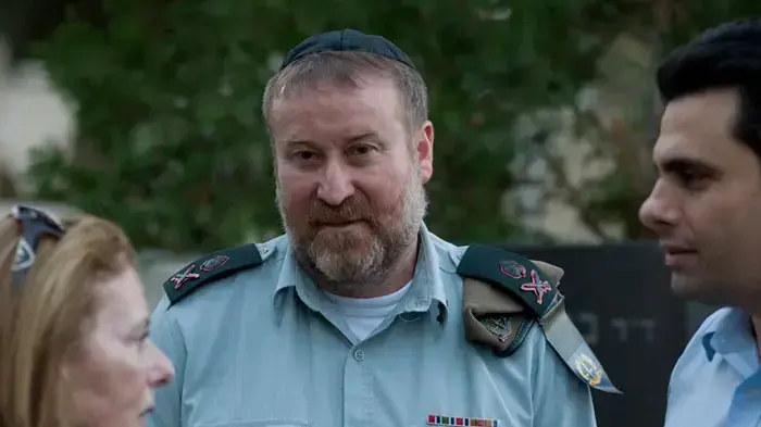הפרקליט הצבאי הראשי אביחי מנדלבליט בהלוויתו של זאב סגל- פרופסור למשפטים והפרשן המשפטי של הארץ, ינואר 2011 הפרקליט הצבאי הראשי אביחי מנדלבליט בהלוויתו של זאב סגל- פרופסור למשפטים והפרשן המשפטי של הארץ, ינואר 2011