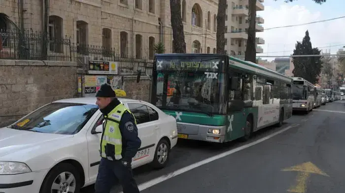 עומסי תנועה כבדים בעקבות סגירת רחוב יפו בירושלים עקב הכנת תשתית לרכבת הקלה, ינואר 2011