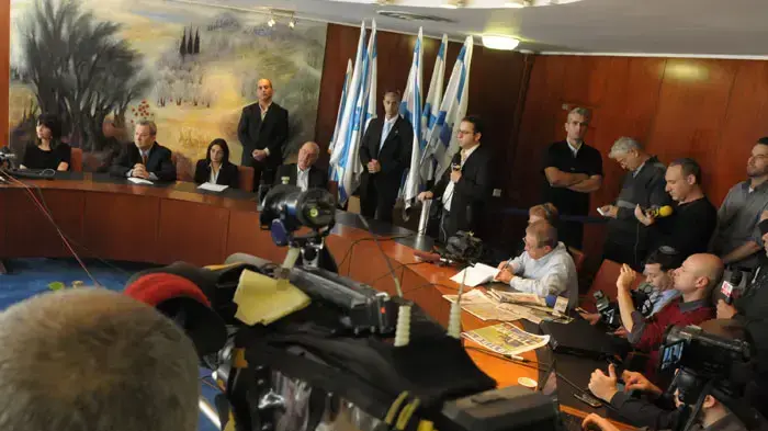 אווירה בכנסת ביום בו ברק התפטר ממפלגת העבודה ובעקבותיו התפטרו מהממשלה בנימין בן אליעזר, בוז'י הרצוג ואבישי ברוורמן, ינואר 2011