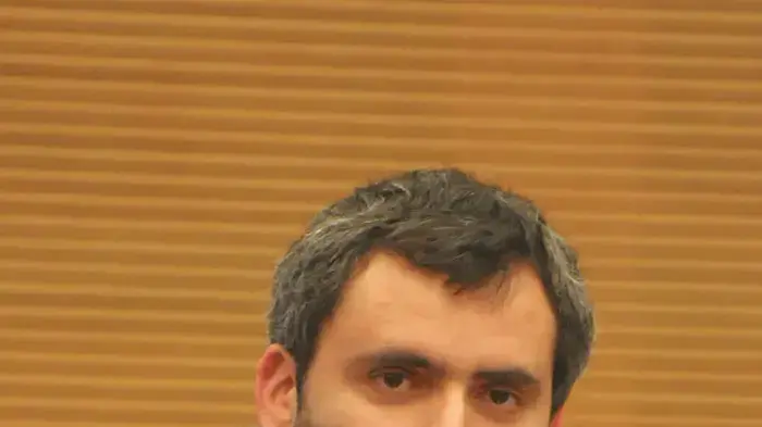 זאב אלקין במסיבת עיתונאים בעקבות פרישתם מהממשלה בוז'י הרצוג, בנימין בן אליעזר ואבישי ברוורמן, ינואר 2011
