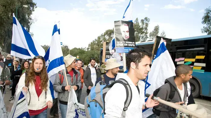 היום הראשון של מסע האלונקות, צעדת מחאה מהבקו"ם לירושלים, כנגד ההשתמטות, ינואר 2011