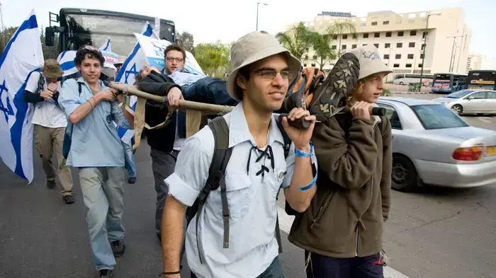 היום הראשון של מסע האלונקות, צעדת מחאה מהבקו"ם לירושלים, כנגד ההשתמטות, ינואר 2011
