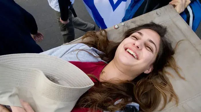 היום הראשון של מסע האלונקות, צעדת מחאה מהבקו"ם לירושלים, כנגד ההשתמטות, ינואר 2011