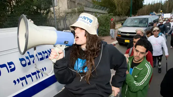 היום הראשון של מסע האלונקות, צעדת מחאה מהבקו"ם לירושלים, כנגד ההשתמטות, ינואר 2011