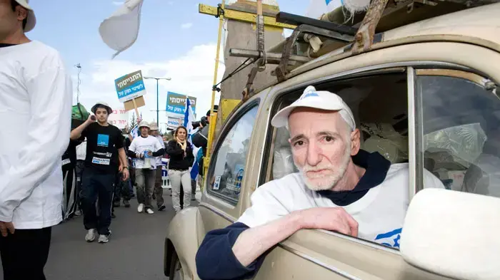 היום הראשון של מסע האלונקות, צעדת מחאה מהבקו"ם לירושלים, כנגד ההשתמטות, ינואר 2011