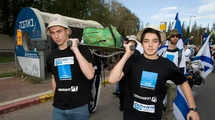 היום הראשון של מסע האלונקות, צעדת מחאה מהבקו"ם לירושלים, כנגד ההשתמטות, ינואר 2011