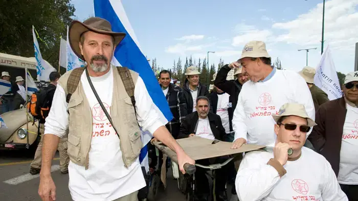 היום הראשון של מסע האלונקות, צעדת מחאה מהבקו"ם לירושלים, כנגד ההשתמטות, ינואר 2011