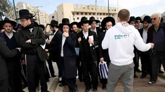 היום הראשון של מסע האלונקות, צעדת מחאה מהבקו"ם לירושלים, כנגד ההשתמטות, ינואר 2011