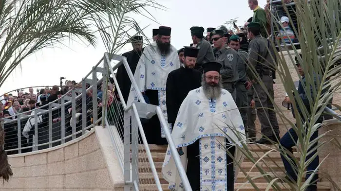 חגיגת חג ההתגלות, טבילת נוצרים בירדן, בקאסר אל יהוד, ינואר 2011