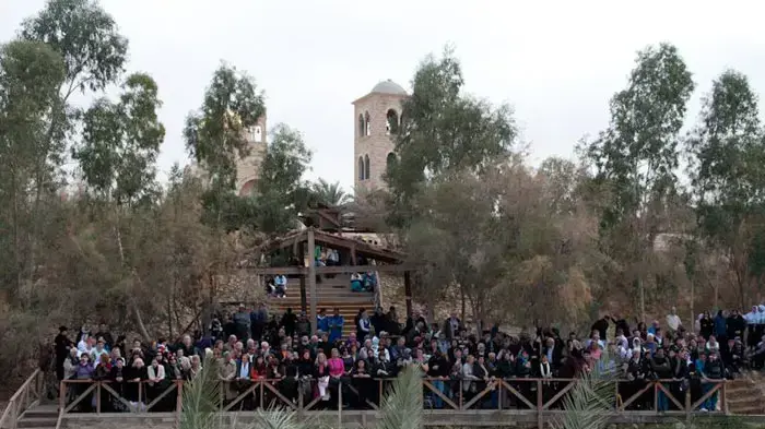 חגיגת חג ההתגלות, טבילת נוצרים בירדן, בקאסר אל יהוד, ינואר 2011