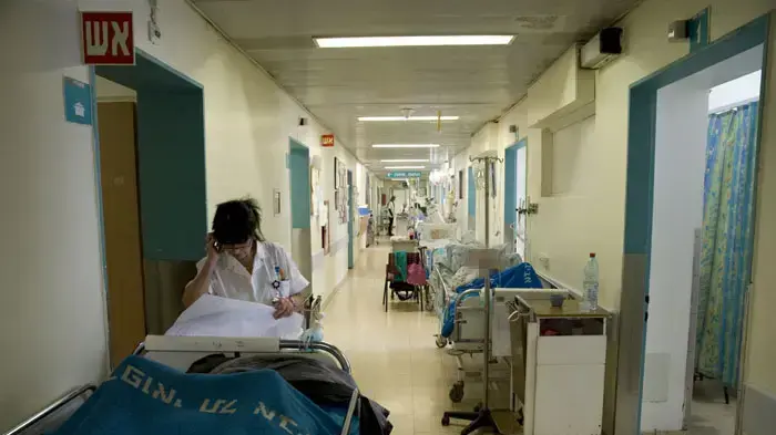 עומס במסדרונות בית החולים איכילוב בעקבות עיצומי האחיות, ינואר 2011