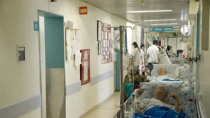 עומס במסדרונות בית החולים איכילוב בעקבות עיצומי האחיות, ינואר 2011 עומס במסדרונות בית החולים איכילוב בעקבות עיצומי האחיות, ינואר 2011