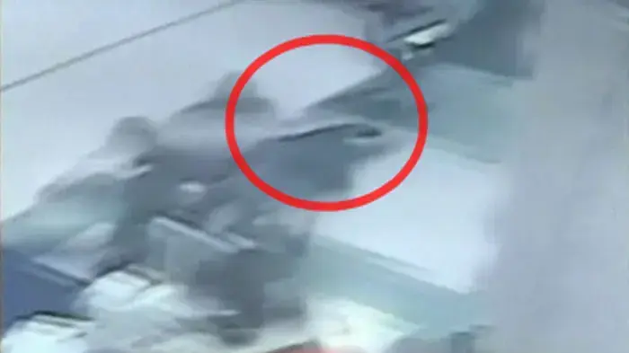  סין: תאונת כיסא גלגלים בסופרמרקט תועדה במצלמת האבטחה