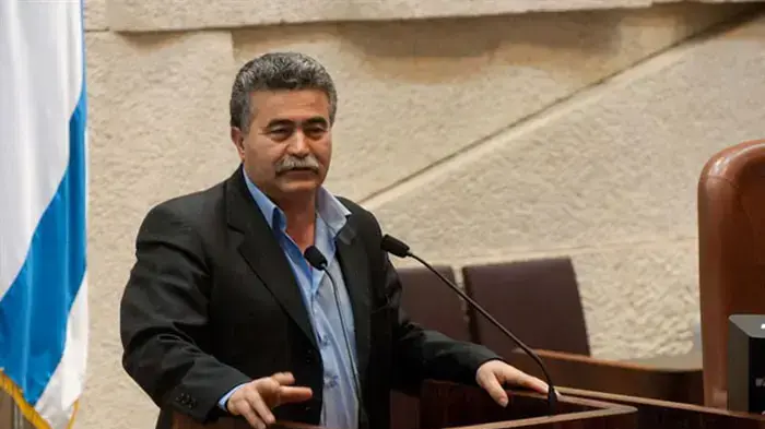 חברי סיעת קדימה "מטהרים את האוויר המסריח" כלשונם שנוצר על ידי בנימין נתניהו וחברי ממשלתו, ינואר 2011