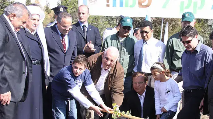 ראובן ריבלין בנטיעות לכבוד ט"ו בשבט 