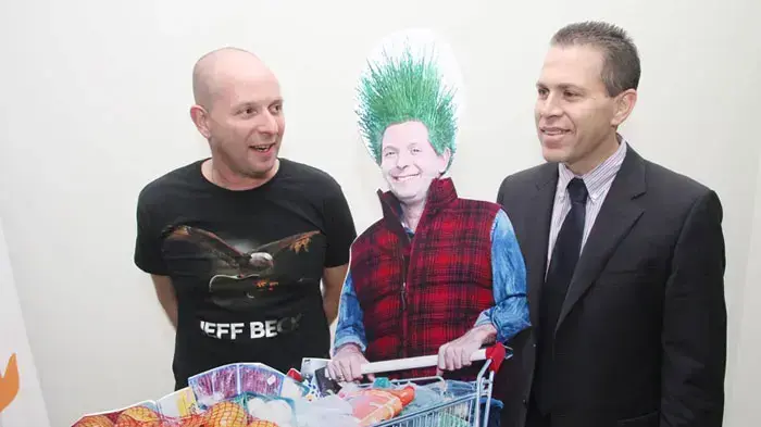 שר הגנת הסביבה גלעד ארדן יחד עם טל פרידמן בפתיחת הקמפיין החדש להגנת הסביבה, ינואר 2011 שר הגנת הסביבה גלעד ארדן יחד עם טל פרידמן בפתיחת הקמפיין החדש להגנת הסביבה, ינואר 2011