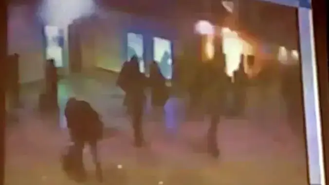 רגע הפיצוץ בפיגוע בשדה התעופה במוסקבה כפי שנלכד במצלמות האבטחה רגע הפיצוץ בפיגוע בשדה התעופה במוסקבה כפי שנלכד במצלמות האבטחה