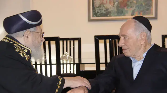 הרב עובדיה יוסף ערך ביקור תנחומים בבית הנשיא הרב עובדיה יוסף ערך ביקור תנחומים בבית הנשיא