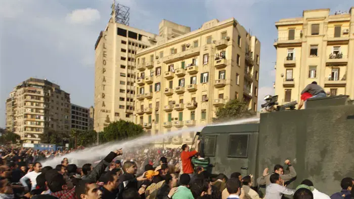 כוחות הביטחון מפזרים הפגנות אופוזיציה בקהיר