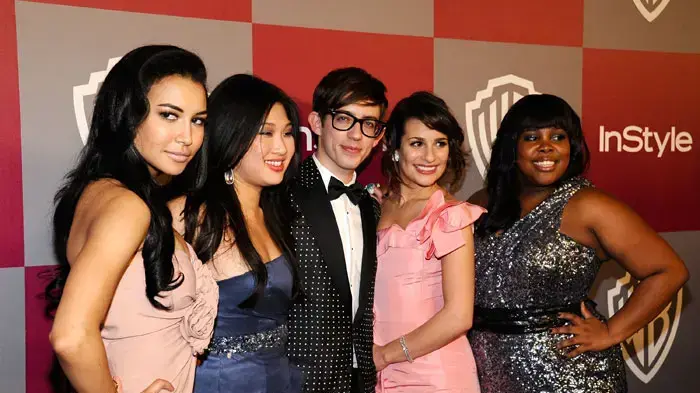 ג'נה אושקוביץ עם קאסט הסדרה "glee" ג'נה אושקוביץ עם קאסט הסדרה "glee"