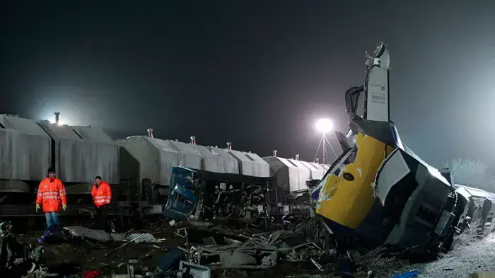 התנגשות רכבות ליד העיר מגדלבורג במזרח גרמניה התנגשות רכבות ליד העיר מגדלבורג במזרח גרמניה