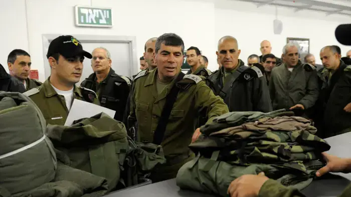 הרמטכ"ל גבי אשכנזי בפרידה מזרוע היבשה בשיזפון, ינואר 2011