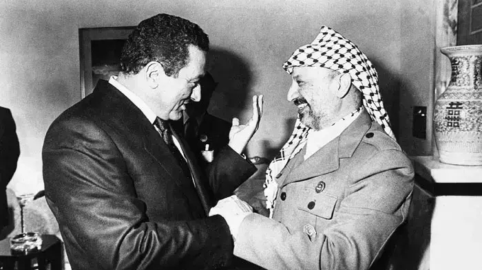 מובארק עם יאסר ערפאת בכווית ב1987